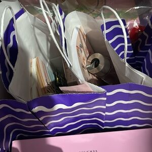 Non brand, Michael lots and Versace Bags Will Be Auctioned